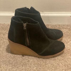 TOMS Black Wedge Booties 5.5
